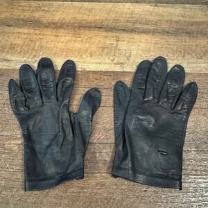 Vintage Women's Black Leather Driving Gloves No Wrist Button Sz 7 Italy READ
